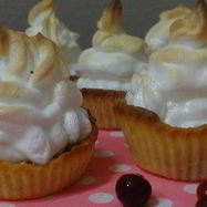 Рецепт Клюквенных пирожных с меренгой