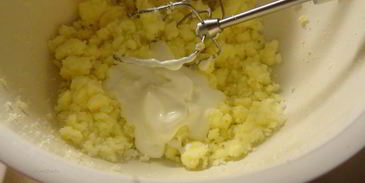 клюквенные пирожные с меренгой