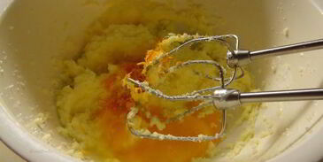 клюквенные пирожные с меренгой