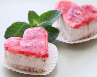 Кокосово-клубничное пирожное