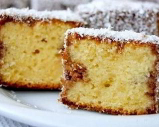 Нежное пирожное в кокосовой стружке