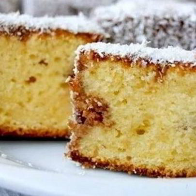 Нежное пирожное в кокосовой стружке