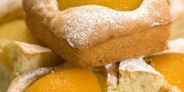 персиково-миндальное пирожное