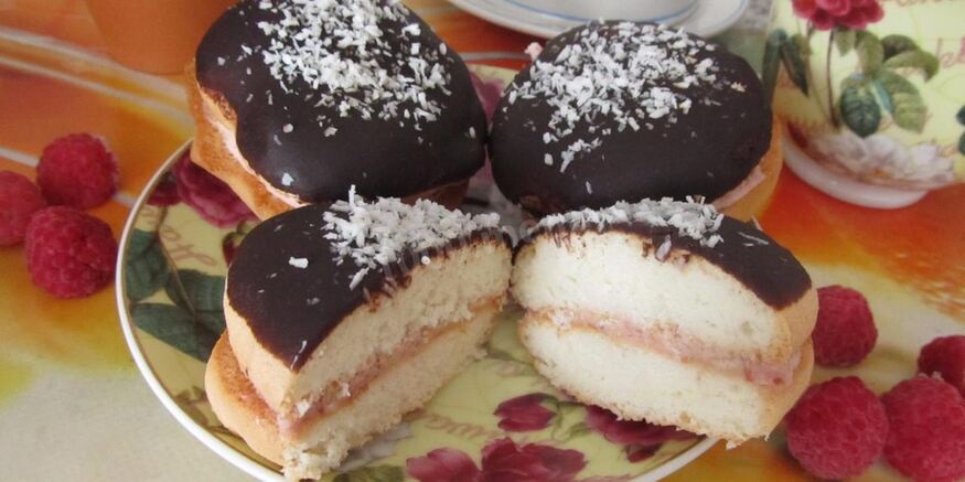 Рецепт пирожного буше глазированные с малиново-ореховым кремом