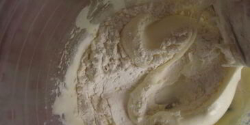 пирожное буше глазированные с малиново-ореховым кремом