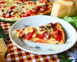 Быстрая пицца в микроволновке с сыром