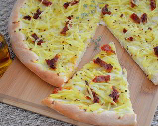 Картофельная пицца с вялеными помидорами