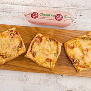 Рецепт Квадратной пиццы с колбасоя