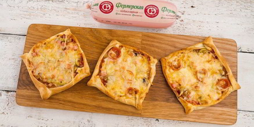 Рецепт квадратной пиццы с колбасой