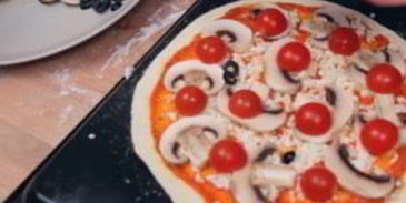 легкая пицца с хрустящей корочкой