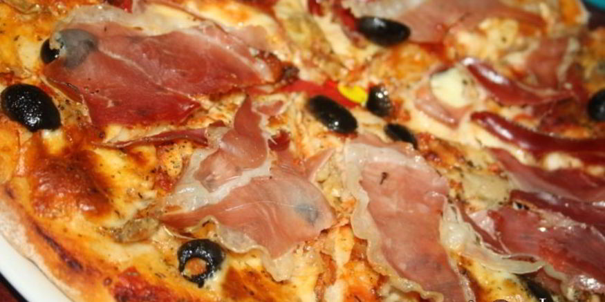 Рецепт очень вкусной пиццы с хамоном и артишоками в итальянском стиле
