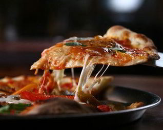 Пицца c артишоками и консервированными помидорами