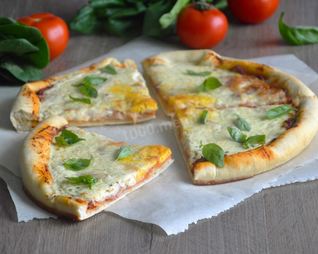 Пицца Карбонара с беконом