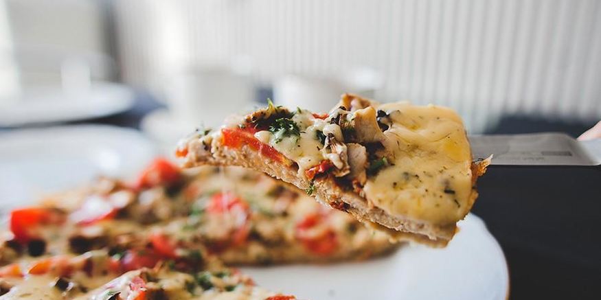 Рецепт пиццы на кефире на сковороде за 10 минут