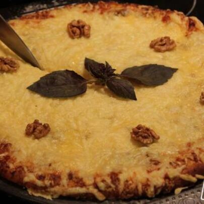 Пицца Quattro Formaggi с грецким орехом