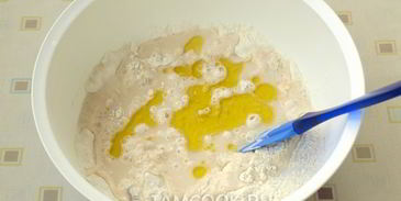 пицца с грибами и колбасой