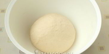 пицца с грибами и колбасой