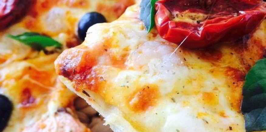 Рецепт пиццы с креветками и семгой