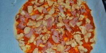 пицца с курицей и ананасами