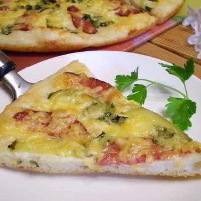 Пицца с солеными огурцами