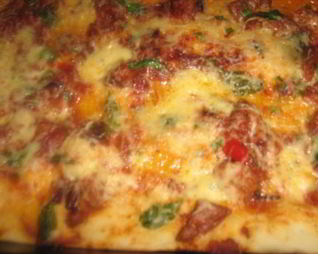 Пицца с телятиной в пикантном соусе