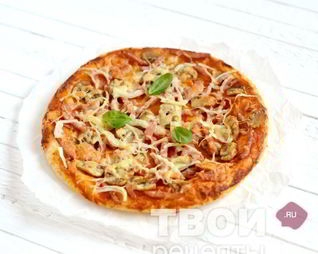 Пицца с ветчиной и грибами