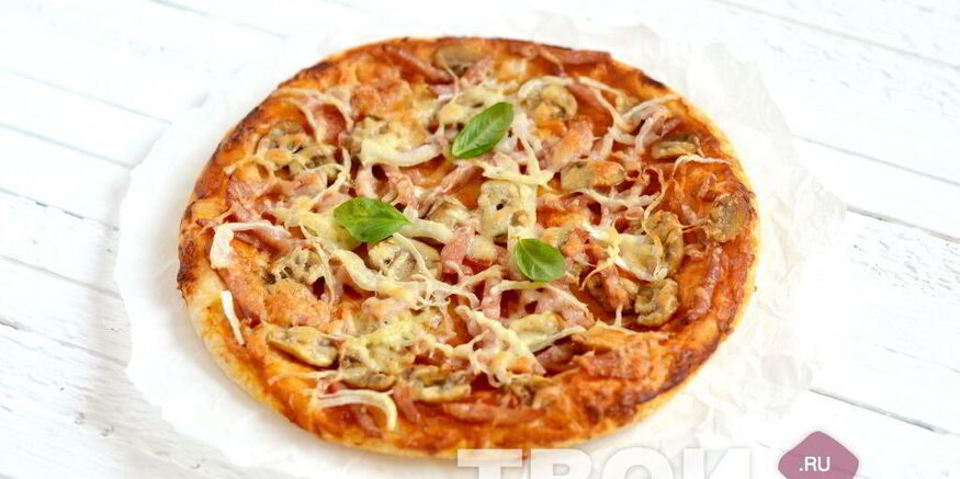 Рецепт пиццы с ветчиной и грибами