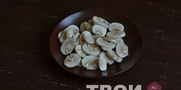 пицца с ветчиной и грибами