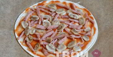 пицца с ветчиной и грибами