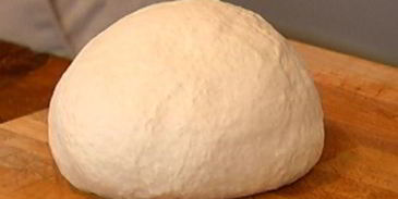 пицца со спаржей, сыром таледжо и спеком