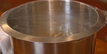 пицца со спаржей, сыром таледжо и спеком