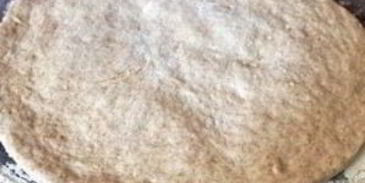 цельнозерновая пицца с шампиньонами и рикоттой