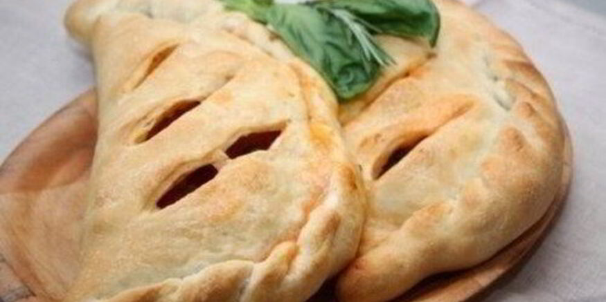 Рецепт закрытой пиццы кальцоне с овощами и базиликом