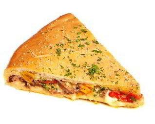 Закрытая пицца с сельдью, томатами и базиликом