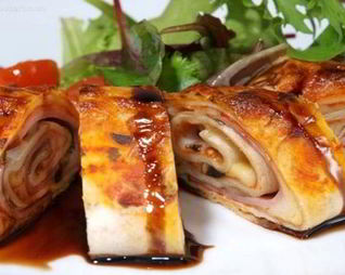 Закусочная пицца-ролл с ананасами