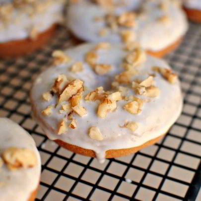 Банановые пончики с грецкими орехами