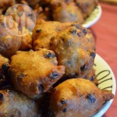 Дрожжевые пончики с изюмом