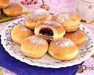 Дрожжевые пончики с начинкой