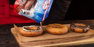 классические пончики со сладкой помадкой