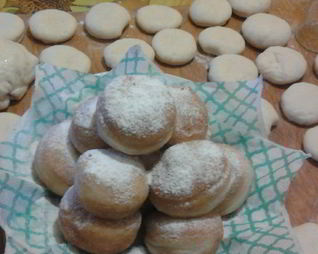 Пончики из сдобного теста