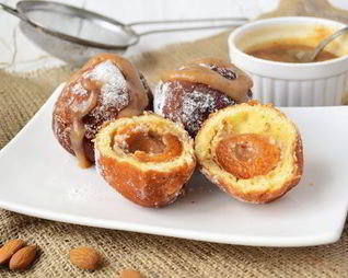 Пончики с абрикосами и миндальной начинкой