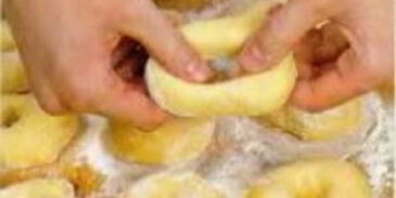 пончики с апельсиновым соусом