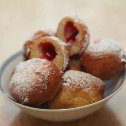 Пончики с вишней