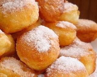 Пышные пончики с яблоком