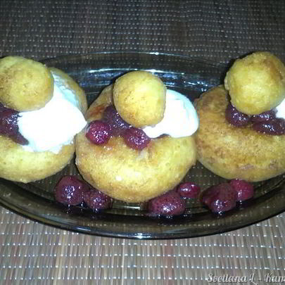 Румынские творожные пончики Папанаши