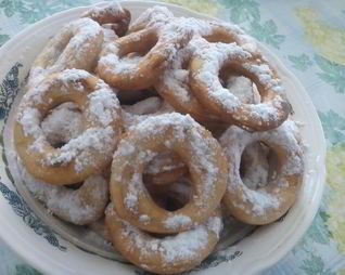 Воздушные пончики на кефире