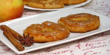 яблочные пончики с карамелью