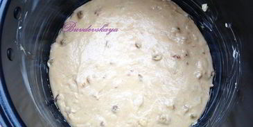 чайная коврижка с изюмом и орехами в мультиварке