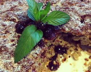 Овсяная коврижка с черной смородиной