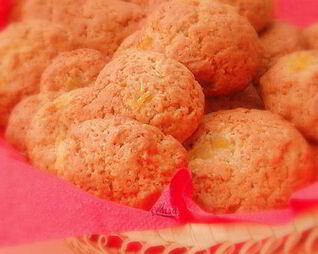 Прянички с ананасом и орехами